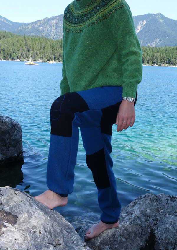 Walkhose "Buche" unisex, mit Fußbündchen und bestickten Knien